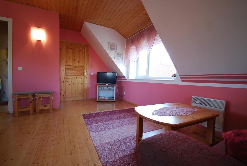 Hotel Ida Majutus Kuressaare Habitación foto